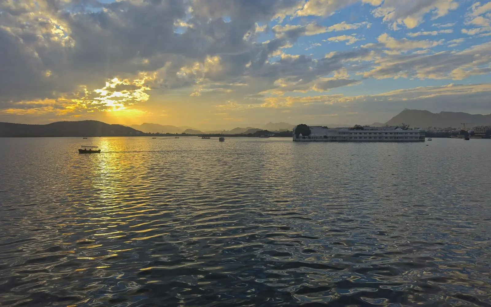Sunset over Lake Pichola, Lake Palace on the right